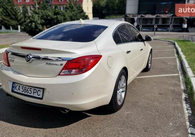 Белый Бьюик Регал, объемом двигателя 2 л и пробегом 164 тыс. км за 8800 $, фото 1 на Automoto.ua