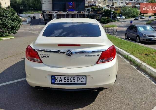 Белый Бьюик Регал, объемом двигателя 2 л и пробегом 164 тыс. км за 8800 $, фото 9 на Automoto.ua