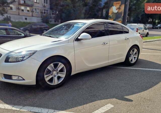 Белый Бьюик Регал, объемом двигателя 2 л и пробегом 164 тыс. км за 9300 $, фото 1 на Automoto.ua