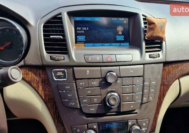 Белый Бьюик Регал, объемом двигателя 2 л и пробегом 164 тыс. км за 8800 $, фото 18 на Automoto.ua