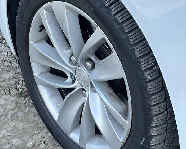 Білий Бьюік Regal, об'ємом двигуна 2 л та пробігом 149 тис. км за 7900 $, фото 18 на Automoto.ua