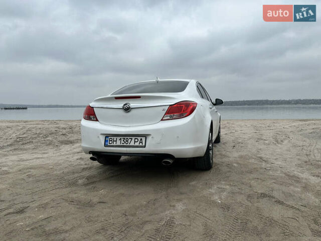 Белый Бьюик Регал, объемом двигателя 2 л и пробегом 167 тыс. км за 8500 $, фото 1 на Automoto.ua