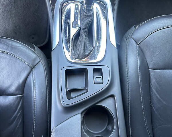 Білий Бьюік Regal, об'ємом двигуна 2 л та пробігом 149 тис. км за 7900 $, фото 14 на Automoto.ua