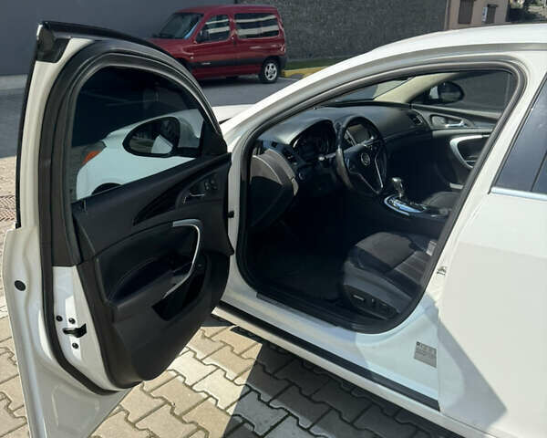 Білий Бьюік Regal, об'ємом двигуна 2 л та пробігом 147 тис. км за 8700 $, фото 3 на Automoto.ua