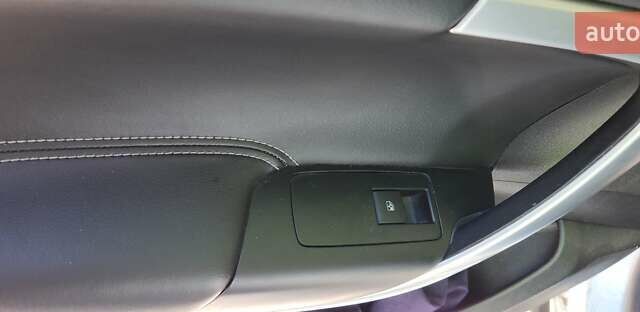 Белый Бьюик Регал, объемом двигателя 2 л и пробегом 175 тыс. км за 9600 $, фото 12 на Automoto.ua