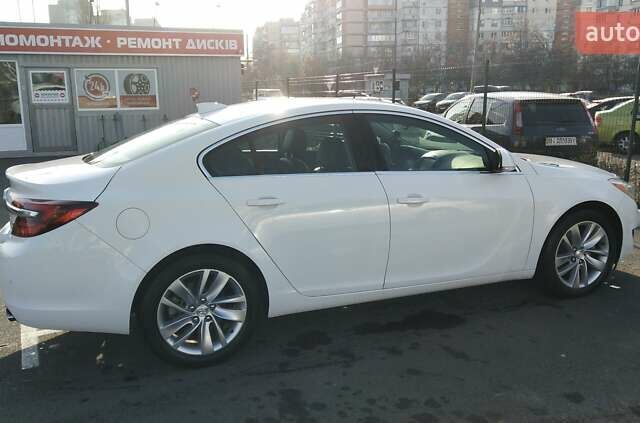 Белый Бьюик Регал, объемом двигателя 2 л и пробегом 175 тыс. км за 9600 $, фото 1 на Automoto.ua