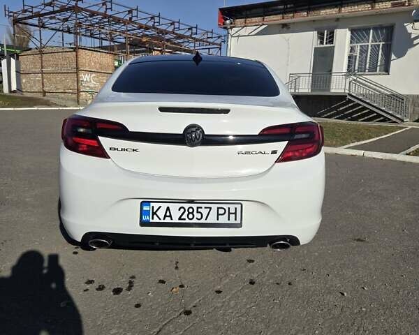 Білий Бьюік Regal, об'ємом двигуна 2 л та пробігом 223 тис. км за 9000 $, фото 8 на Automoto.ua