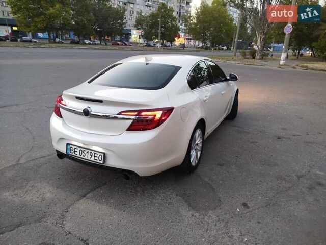 Белый Бьюик Регал, объемом двигателя 2 л и пробегом 106 тыс. км за 12000 $, фото 11 на Automoto.ua