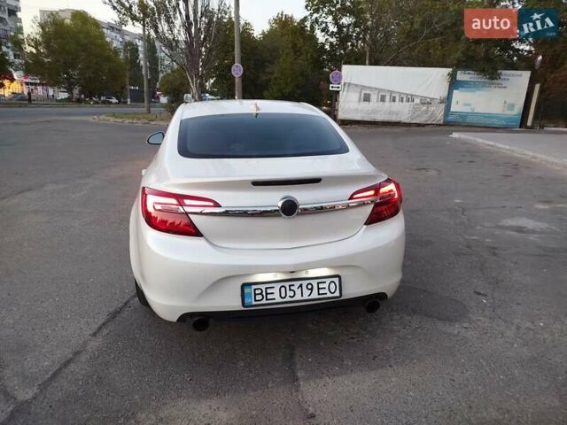 Белый Бьюик Регал, объемом двигателя 2 л и пробегом 106 тыс. км за 12000 $, фото 8 на Automoto.ua