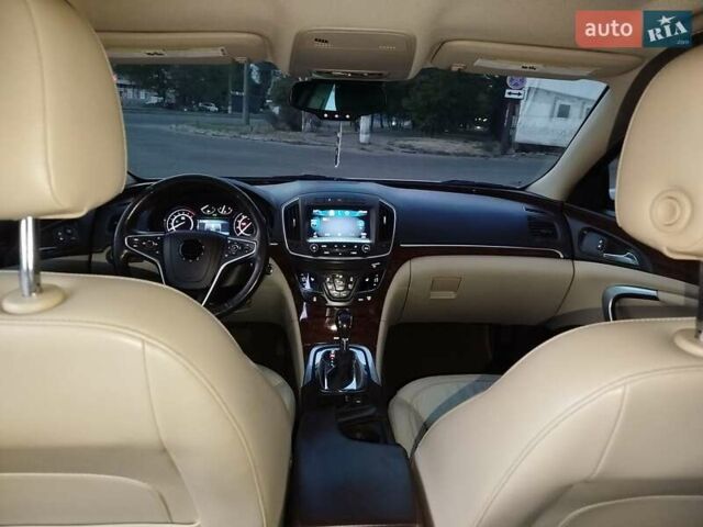 Белый Бьюик Регал, объемом двигателя 2 л и пробегом 106 тыс. км за 12000 $, фото 26 на Automoto.ua