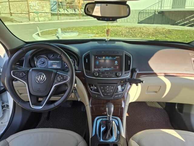 Белый Бьюик Регал, объемом двигателя 2 л и пробегом 223 тыс. км за 9000 $, фото 3 на Automoto.ua