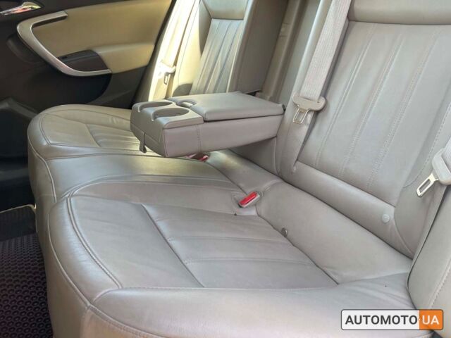 Белый Бьюик Регал, объемом двигателя 2 л и пробегом 134 тыс. км за 10999 $, фото 13 на Automoto.ua