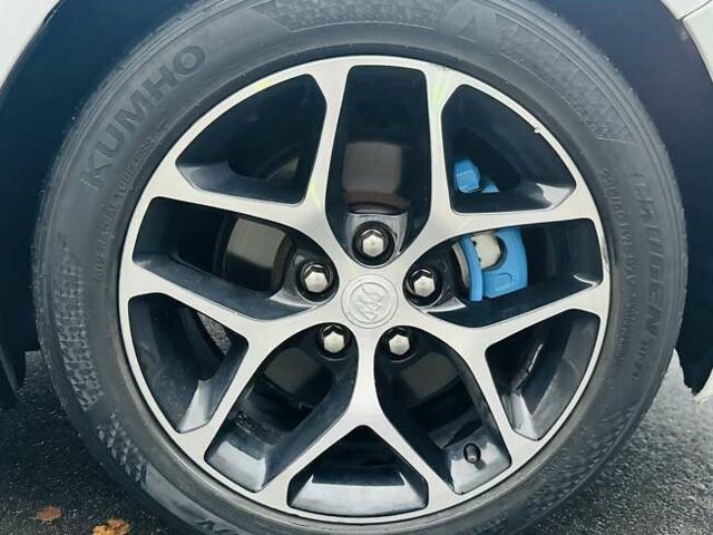 Білий Бьюік Regal, об'ємом двигуна 2 л та пробігом 148 тис. км за 7600 $, фото 6 на Automoto.ua