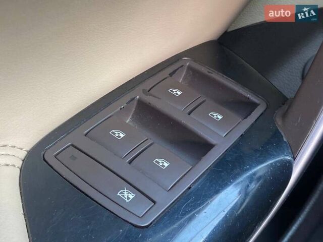 Белый Бьюик Регал, объемом двигателя 2 л и пробегом 125 тыс. км за 9990 $, фото 19 на Automoto.ua