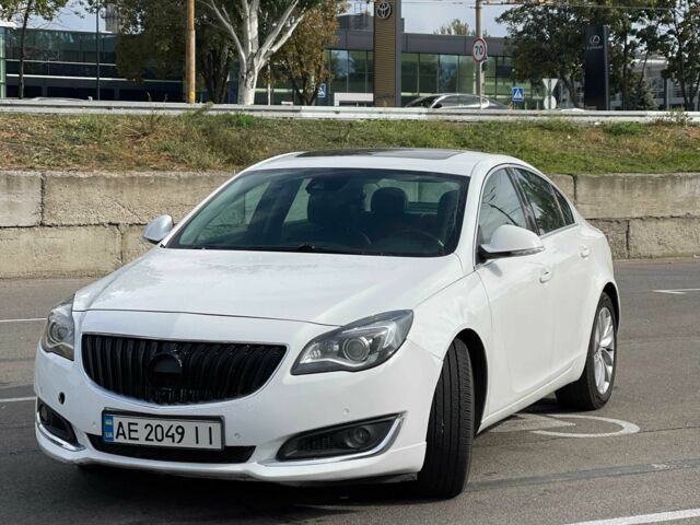 Белый Бьюик Регал, объемом двигателя 2 л и пробегом 130 тыс. км за 9700 $, фото 1 на Automoto.ua