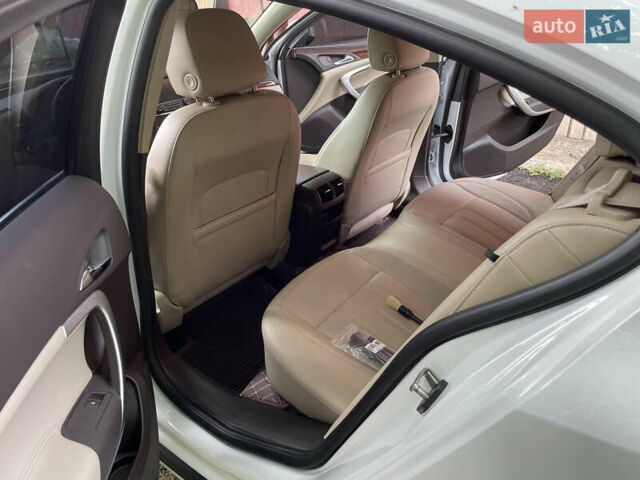 Белый Бьюик Регал, объемом двигателя 2 л и пробегом 136 тыс. км за 11000 $, фото 17 на Automoto.ua