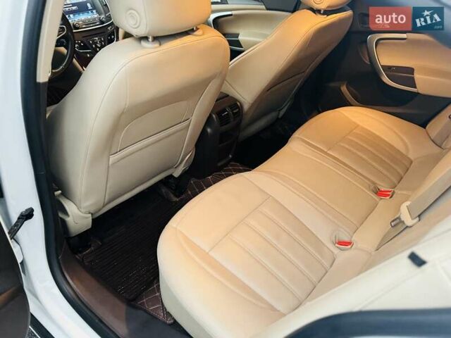 Білий Бьюік Regal, об'ємом двигуна 2 л та пробігом 148 тис. км за 7600 $, фото 10 на Automoto.ua