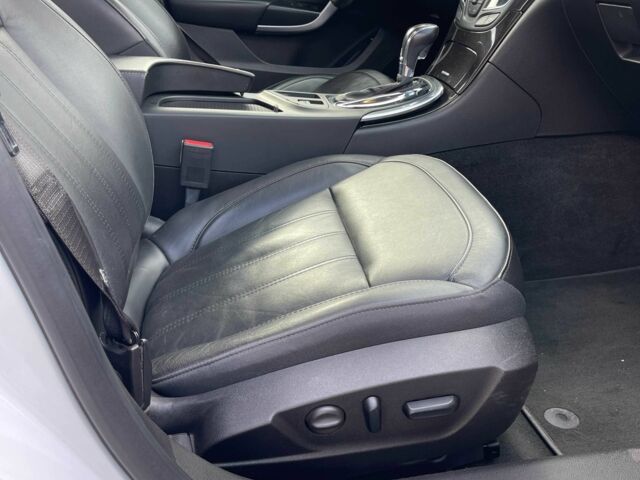 Белый Бьюик Регал, объемом двигателя 2 л и пробегом 130 тыс. км за 9700 $, фото 14 на Automoto.ua