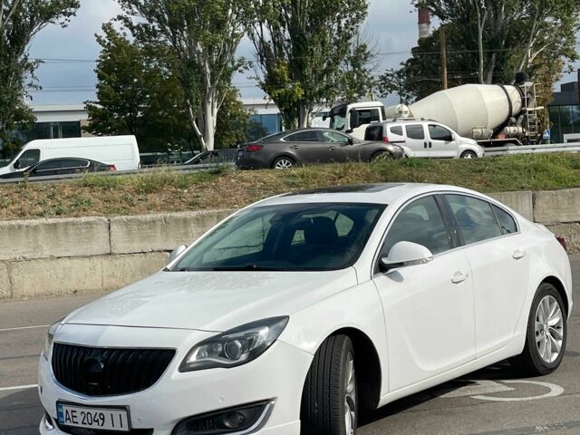 Белый Бьюик Регал, объемом двигателя 2 л и пробегом 130 тыс. км за 9700 $, фото 2 на Automoto.ua