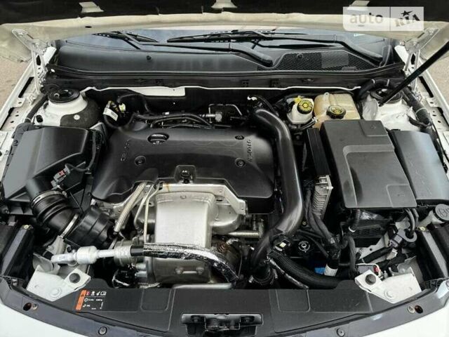 Белый Бьюик Регал, объемом двигателя 2 л и пробегом 66 тыс. км за 2000 $, фото 27 на Automoto.ua