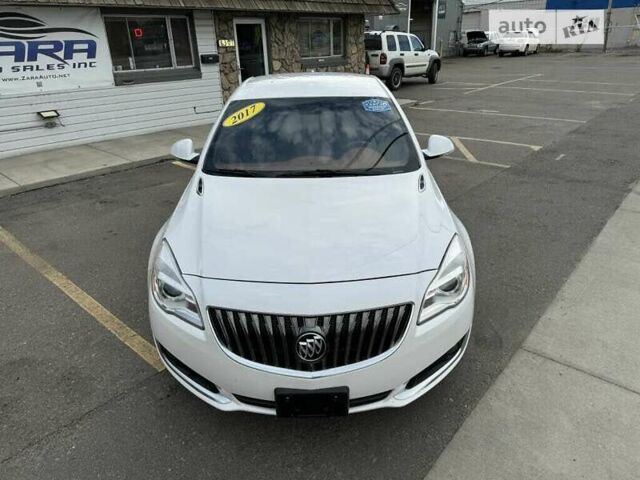 Белый Бьюик Регал, объемом двигателя 2 л и пробегом 66 тыс. км за 2000 $, фото 2 на Automoto.ua