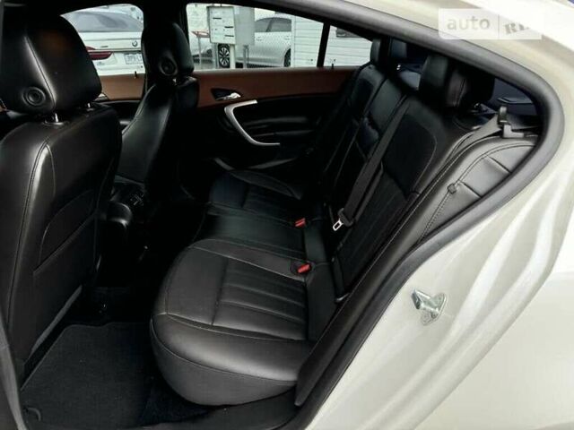 Белый Бьюик Регал, объемом двигателя 2 л и пробегом 66 тыс. км за 2000 $, фото 25 на Automoto.ua