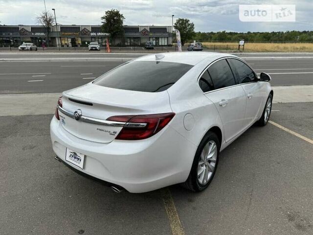 Белый Бьюик Регал, объемом двигателя 2 л и пробегом 66 тыс. км за 2000 $, фото 5 на Automoto.ua