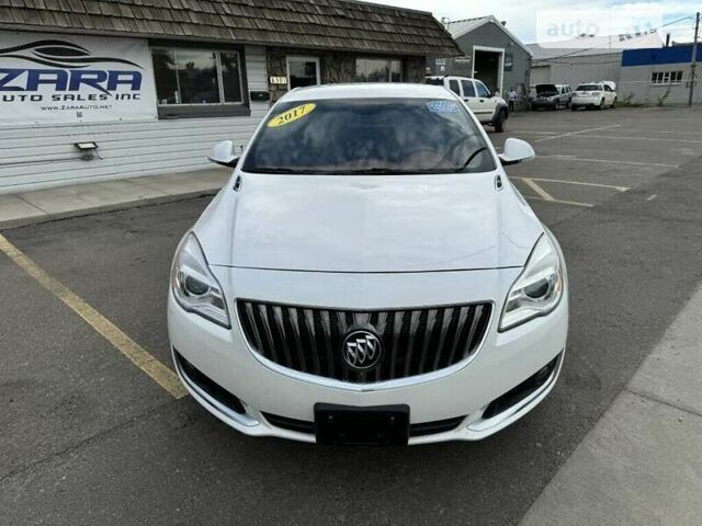 Белый Бьюик Регал, объемом двигателя 2 л и пробегом 66 тыс. км за 2000 $, фото 1 на Automoto.ua