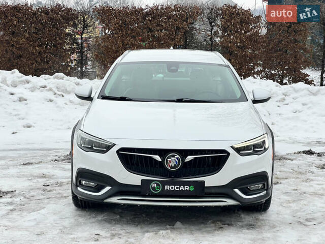 Белый Бьюик Регал, объемом двигателя 2 л и пробегом 142 тыс. км за 16500 $, фото 4 на Automoto.ua