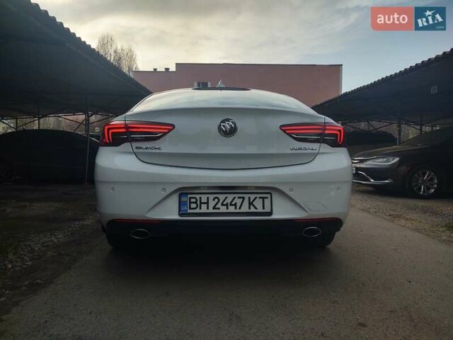 Белый Бьюик Регал, объемом двигателя 2 л и пробегом 70 тыс. км за 17000 $, фото 2 на Automoto.ua