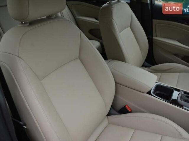 Белый Бьюик Регал, объемом двигателя 2 л и пробегом 142 тыс. км за 16999 $, фото 40 на Automoto.ua