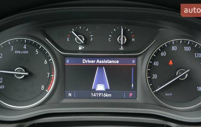 Белый Бьюик Регал, объемом двигателя 2 л и пробегом 142 тыс. км за 16999 $, фото 18 на Automoto.ua