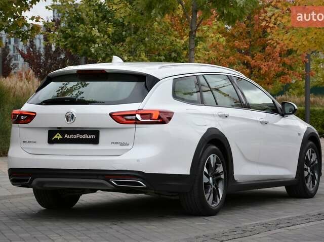 Белый Бьюик Регал, объемом двигателя 2 л и пробегом 142 тыс. км за 16999 $, фото 8 на Automoto.ua