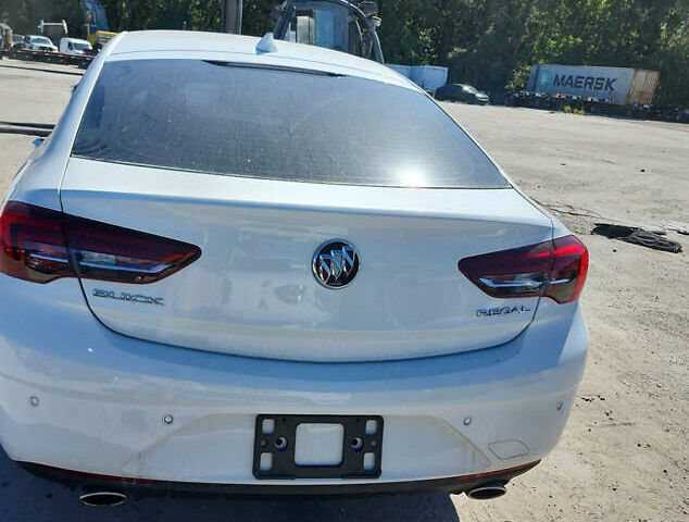 Білий Бьюік Regal, об'ємом двигуна 2 л та пробігом 139 тис. км за 7500 $, фото 2 на Automoto.ua