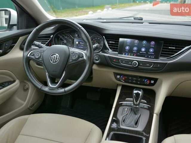 Белый Бьюик Регал, объемом двигателя 2 л и пробегом 142 тыс. км за 16999 $, фото 21 на Automoto.ua