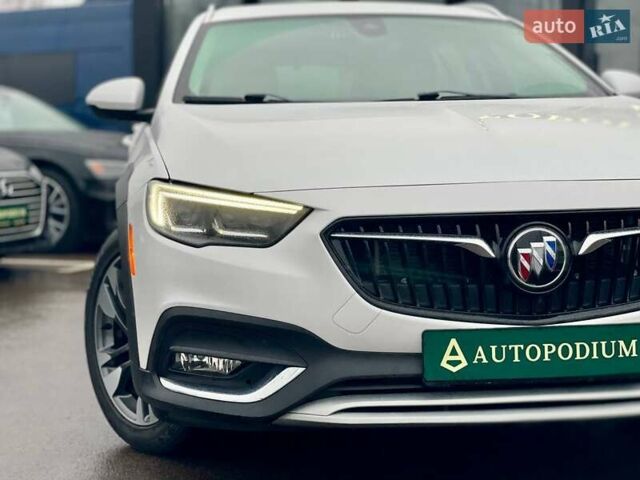 Белый Бьюик Регал, объемом двигателя 2 л и пробегом 142 тыс. км за 15999 $, фото 2 на Automoto.ua