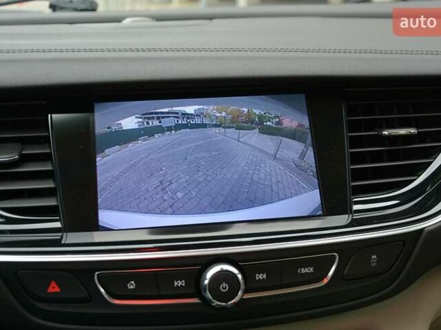 Белый Бьюик Регал, объемом двигателя 2 л и пробегом 142 тыс. км за 16999 $, фото 28 на Automoto.ua