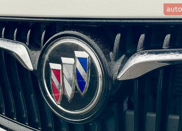 Белый Бьюик Регал, объемом двигателя 2 л и пробегом 142 тыс. км за 15999 $, фото 5 на Automoto.ua