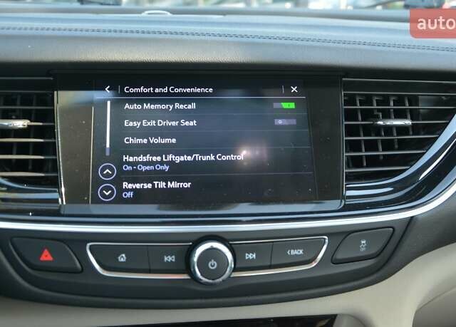 Белый Бьюик Регал, объемом двигателя 2 л и пробегом 142 тыс. км за 16999 $, фото 33 на Automoto.ua