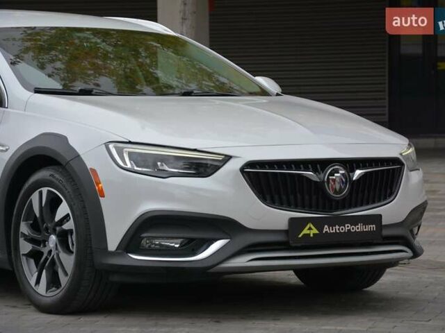 Белый Бьюик Регал, объемом двигателя 2 л и пробегом 142 тыс. км за 16999 $, фото 3 на Automoto.ua