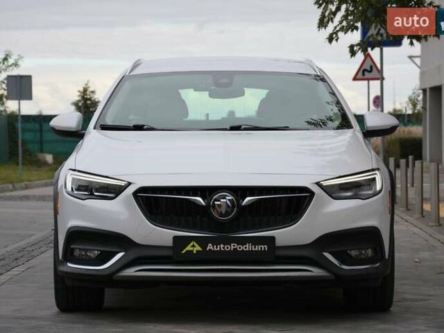 Белый Бьюик Регал, объемом двигателя 2 л и пробегом 142 тыс. км за 16999 $, фото 4 на Automoto.ua