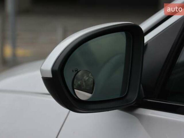 Белый Бьюик Регал, объемом двигателя 2 л и пробегом 142 тыс. км за 16999 $, фото 11 на Automoto.ua