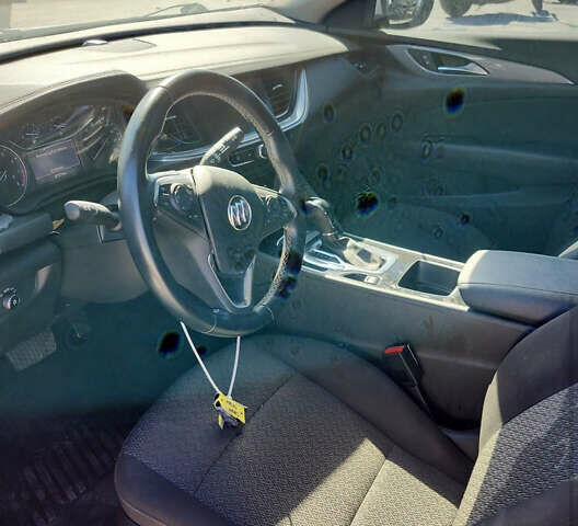 Білий Бьюік Regal, об'ємом двигуна 2 л та пробігом 139 тис. км за 7500 $, фото 9 на Automoto.ua