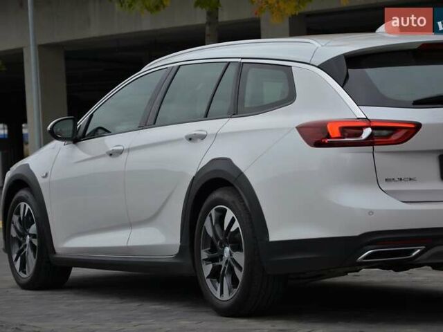 Белый Бьюик Регал, объемом двигателя 2 л и пробегом 142 тыс. км за 16999 $, фото 7 на Automoto.ua