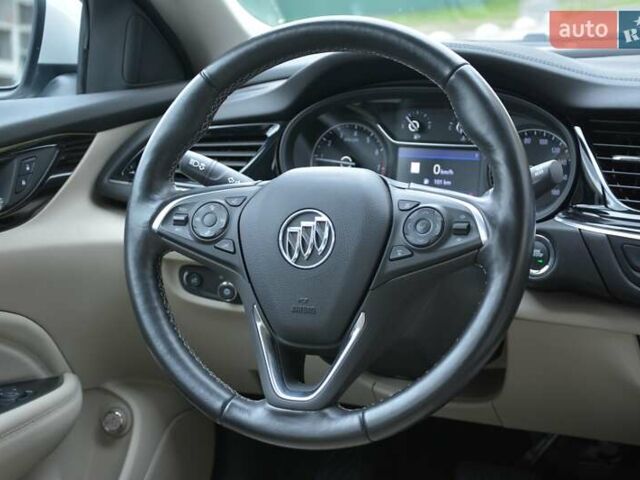 Белый Бьюик Регал, объемом двигателя 2 л и пробегом 142 тыс. км за 16999 $, фото 22 на Automoto.ua