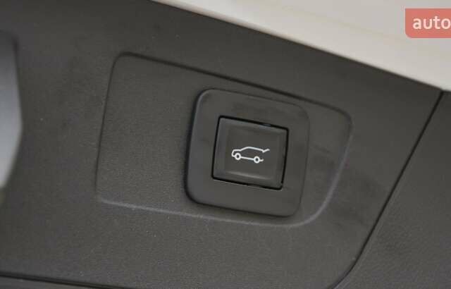 Белый Бьюик Регал, объемом двигателя 2 л и пробегом 142 тыс. км за 15999 $, фото 47 на Automoto.ua