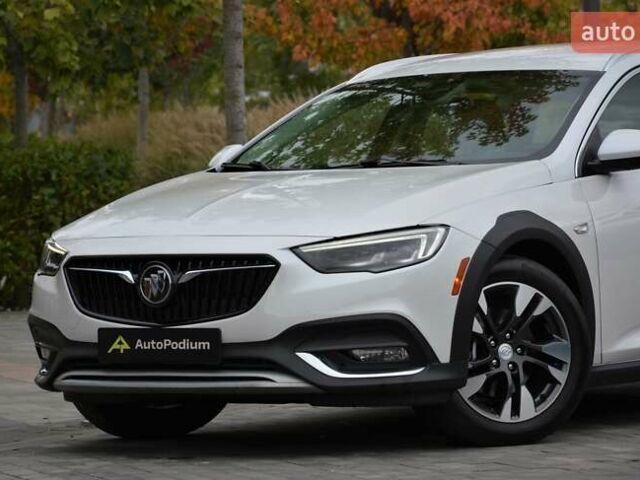 Белый Бьюик Регал, объемом двигателя 2 л и пробегом 142 тыс. км за 16999 $, фото 5 на Automoto.ua