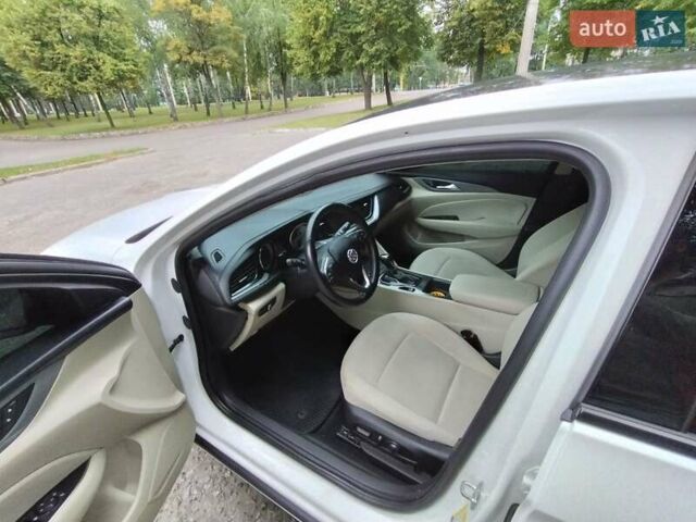 Белый Бьюик Регал, объемом двигателя 2 л и пробегом 181 тыс. км за 14000 $, фото 11 на Automoto.ua