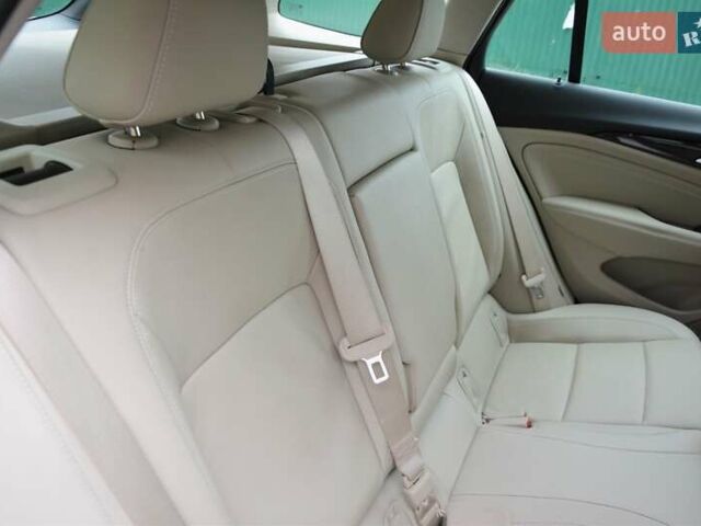 Белый Бьюик Регал, объемом двигателя 2 л и пробегом 142 тыс. км за 16999 $, фото 44 на Automoto.ua