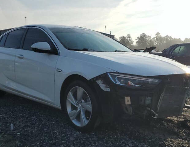 Білий Бьюік Regal, об'ємом двигуна 2 л та пробігом 139 тис. км за 7500 $, фото 6 на Automoto.ua